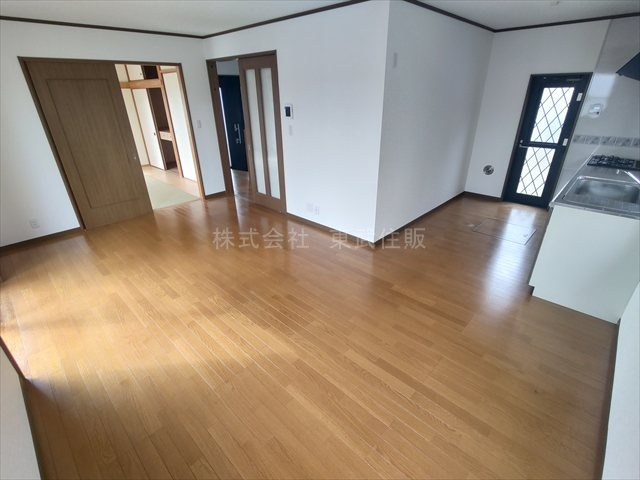 【居間・リビング】 | 坂戸市にっさい花みず木 | こちらのリビングで趣味の時間をお楽しみください
