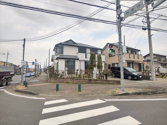 【前面道路含む現地写真】 | 坂戸市にっさい花みず木 | 都市ガス・本下水