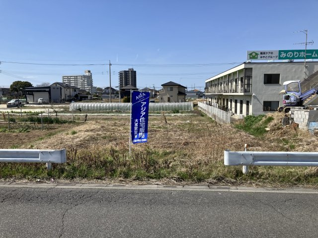 敷地面積58.9坪　売地　三郷市田中新田の外観|更地　敷地面積５８．９坪！整形地！建築条件なし売地！お好きなハウスメーカーで建築可能♪日当たり良好♪　現地（2026年3月）撮影