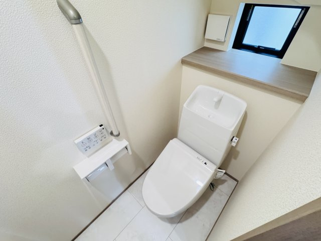 松戸市常盤平５丁目新築戸建【常盤平第二小学校：9分】のトイレ|温水洗浄暖房便座つきトイレ