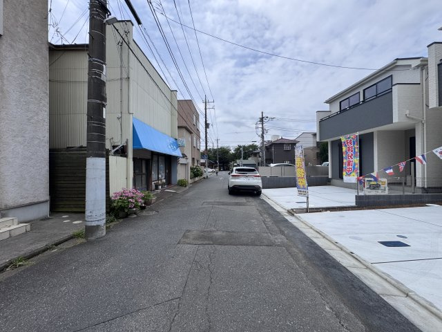 松戸市常盤平５丁目新築戸建【常盤平第二小学校：9分】の前面道路含む現地写真|南側前面道路・幅員約6ｍ