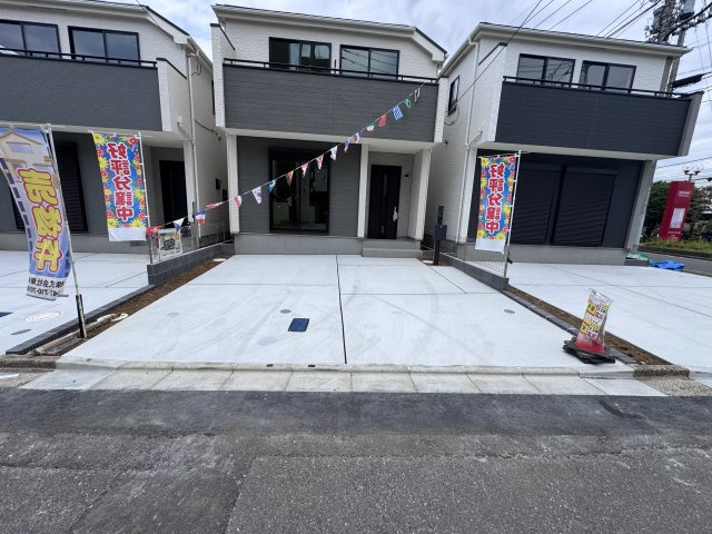 松戸市常盤平５丁目新築戸建【常盤平第二小学校：9分】の駐車場|B号棟駐車スペース・並列2台駐車可（5月24日撮影）