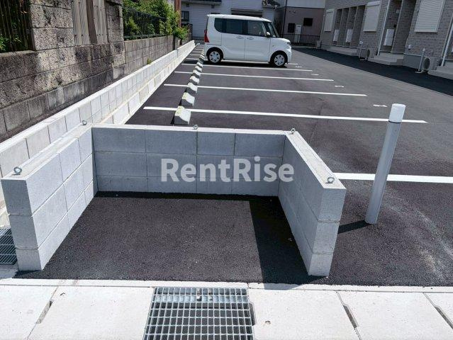 リーブルファイン南島海の駐車場