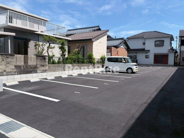 リーブルファイン南島海の駐車場