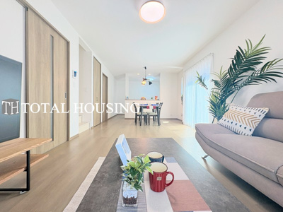 【居間・リビング】 | 小平市津田町1丁目　新築戸建　C号棟　全3棟