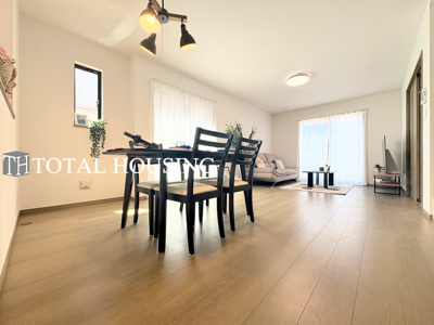 【居間・リビング】 | 小平市津田町1丁目　新築戸建　C号棟　全3棟