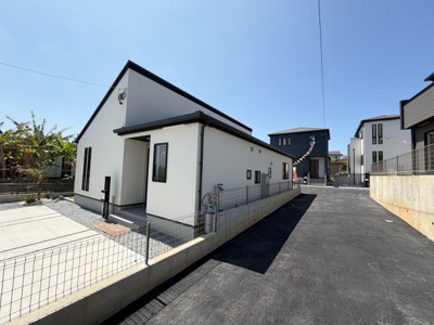【外観】 | 金武町金武（全4棟）4号棟 | 4号棟新築平屋　並列駐車2台以上＋お庭付き♪