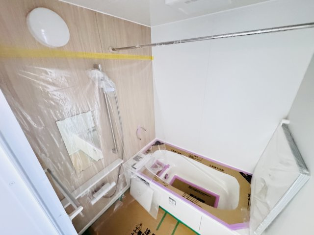柏市藤心２丁目新築戸建の浴室|手元で水流オンオフ切り替えシャワーヘッド・足を伸ばせる広々浴槽で毎日リラックス♪