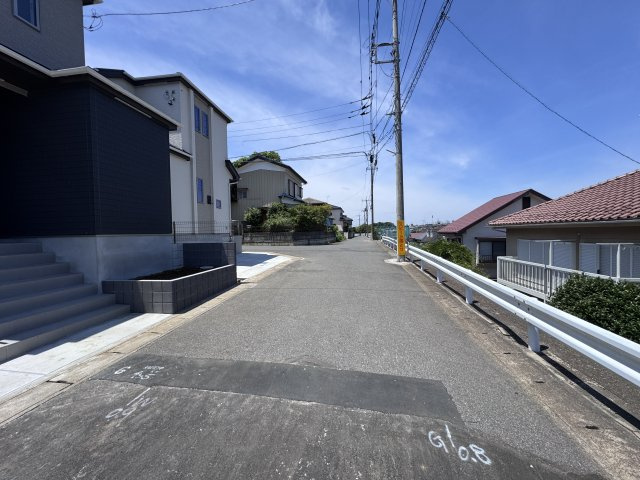 柏市藤心２丁目新築戸建の前面道路含む現地写真|北側前面道路・幅員約5.7ｍ