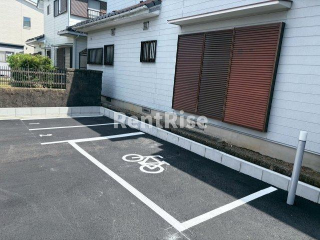 リーブルファイン南島海の駐車場