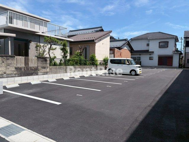 リーブルファイン南島海の駐車場