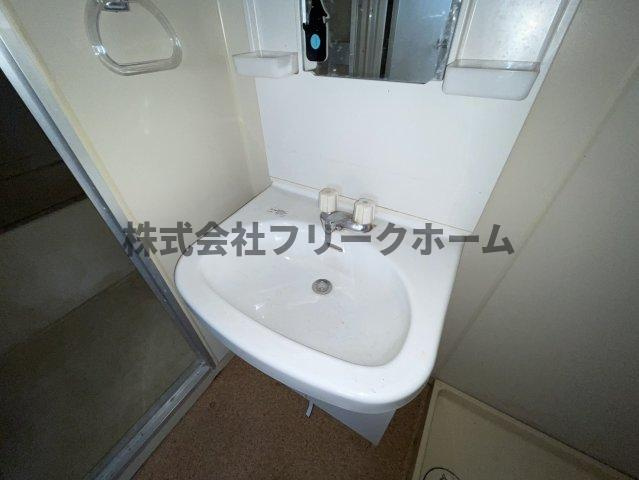 三鷹市上連雀１丁目のアパートの独立洗面台