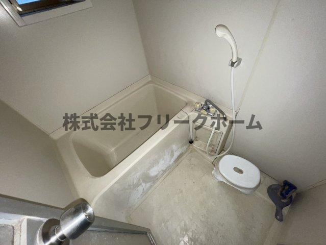 三鷹市上連雀１丁目のアパートの浴室