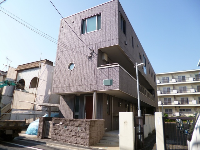 ブランバージュの外観|スタイリッシュな外観の建物です♪