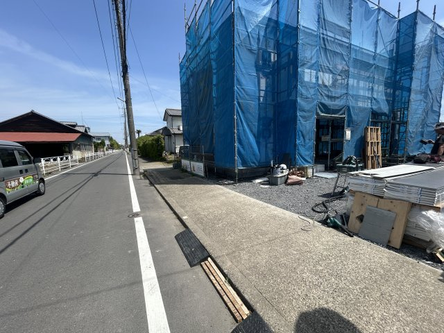 新築　高崎市島野町　1号棟の前面道路含む現地写真|現地写真　西側接道幅員約5.6ｍ