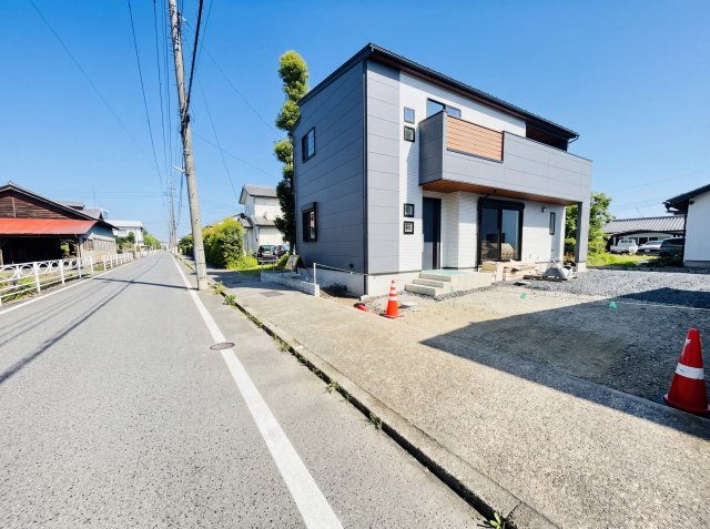 新築　高崎市島野町　1号棟の前面道路含む現地写真|現地写真　西側接道幅員約5.6ｍ