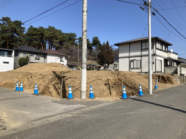 新築戸建・新築建売　伊勢崎市豊城町　殖蓮小学校・殖蓮中学校の前面道路含む現地写真|陽当たり良好な角地物件！閑静な住宅街の一角です