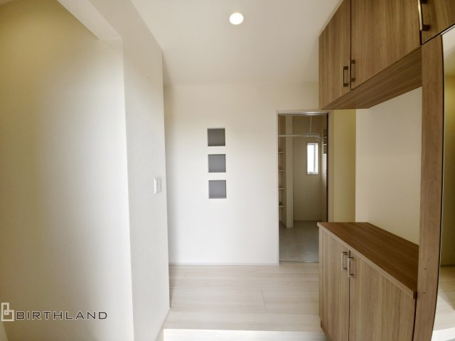 新築戸建・新築建売　伊勢崎市豊城町　殖蓮小学校・殖蓮中学校の玄関