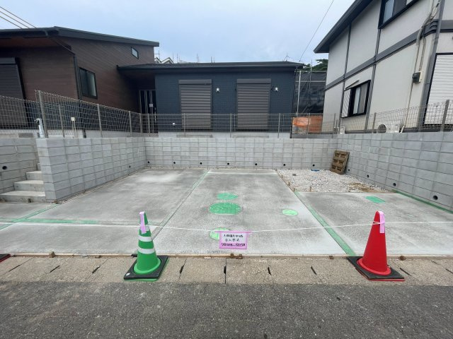 新築戸建・新築建売　伊勢崎市豊城町　殖蓮小学校・殖蓮中学校の駐車場|並列3台（車種による）確保！