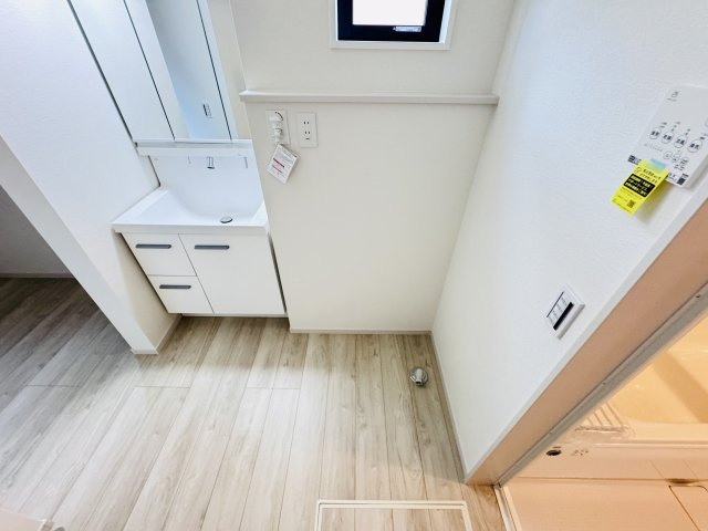 柏市亀甲台町１丁目新築戸建【名戸ヶ谷小学校：8分】のランドリースペース|洗濯機置き場