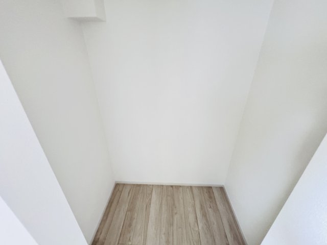 柏市亀甲台町１丁目新築戸建【名戸ヶ谷小学校：8分】の収納|7.6帖寝室・ウォークインクローゼット