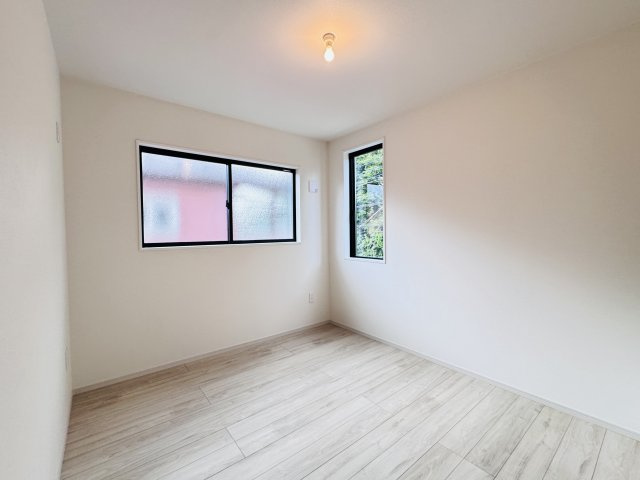 柏市亀甲台町１丁目新築戸建【名戸ヶ谷小学校：8分】の子供部屋|5.2帖南側洋室