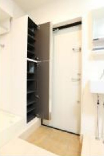 ラ　ヴェリタの玄関