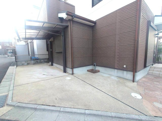 ◆リフォーム済み◆JR「同志社前」駅徒歩６分・近鉄「興戸」駅徒歩８分◆京田辺市興戸南鉾立の駐車場|カーポート