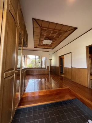 【玄関】 | 綾町　戸建（中古住宅）