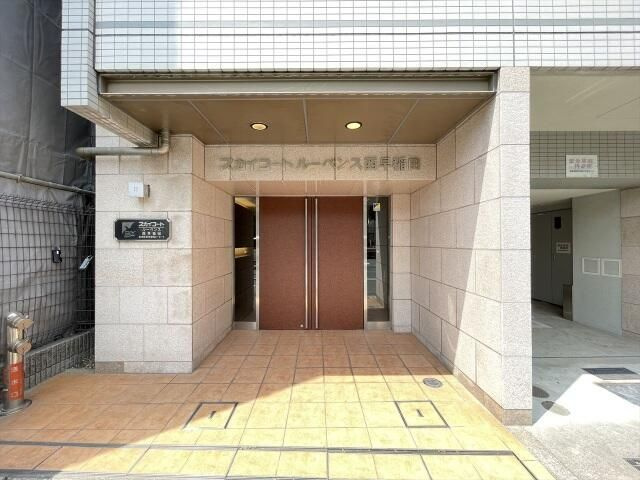 スカイコートルーベンス西早稲田のエントランス