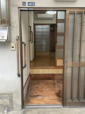 【玄関】 | 次屋2丁目25－1・5連棟平屋西端