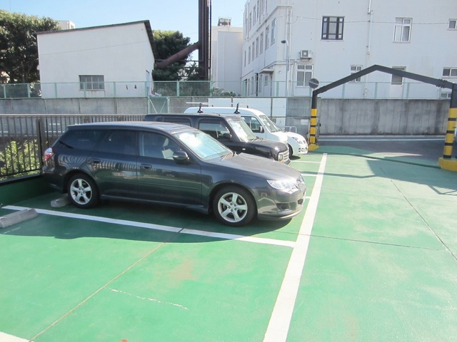 シャトーまつ喜１０２　の駐車場|敷地内に駐車場もあります♪