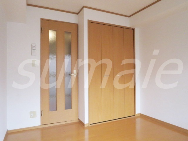 シャトーまつ喜１０２　の居間・リビング|6帖の居室です！