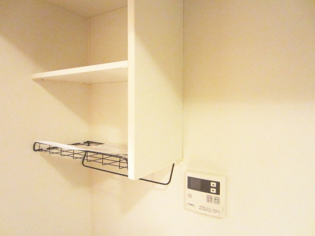 シャトーまつ喜１０２　のキッチン|キッチンには収納もあります！