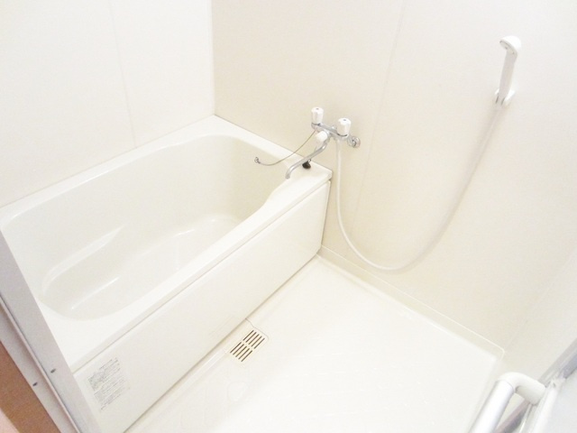 シャトーまつ喜１０２　の浴室|ゆとりのあるバスルーム♪