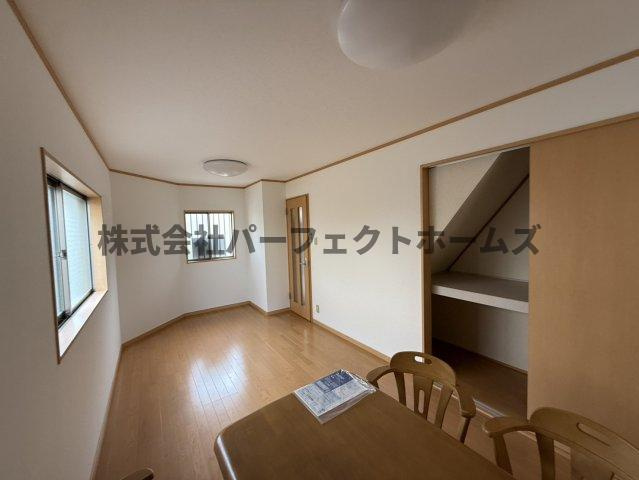 大成町戸建　賃貸の居間・リビング|使いやすいリビングです