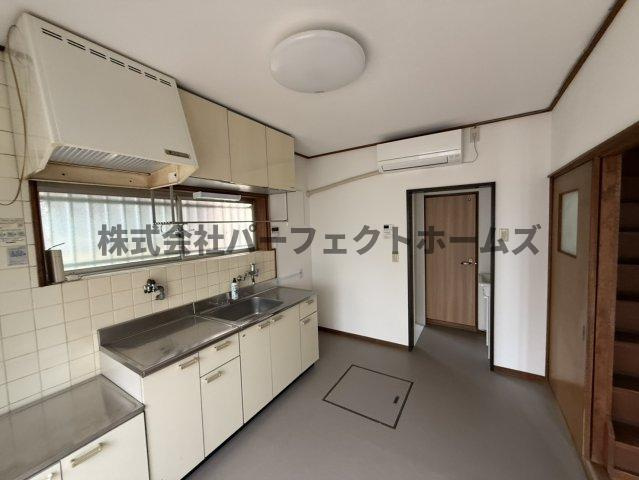 大成町戸建　賃貸のキッチン|お料理しやすいキッチンです