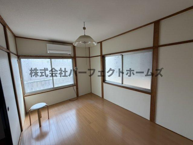 大成町戸建　賃貸の洋室|明るい洋室です