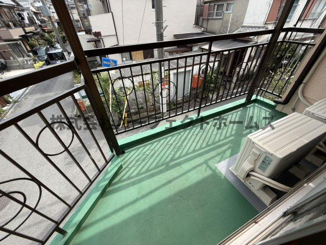 大成町戸建　賃貸のバルコニー|外からの目が気にならないバルコニーで洗濯物が干せます