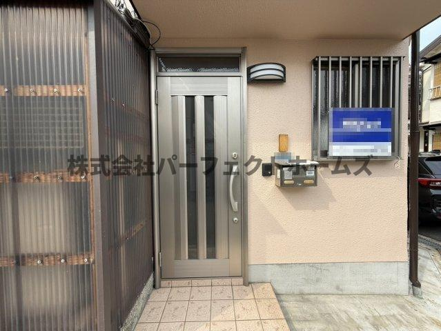 大成町戸建　賃貸のエントランス|清潔なエントランスです