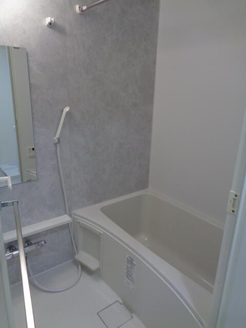 コスモ和光１２の浴室