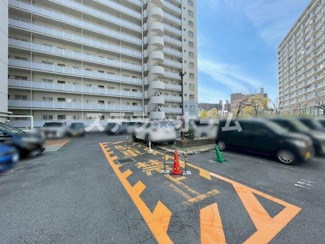 ファミールハイツ城東A棟の駐車場|駐車場に車を止められます