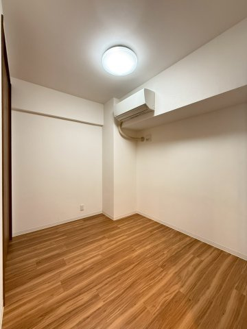 フクダ不動産八木駅前マンションの洋室|エアコン付き洋室4帖