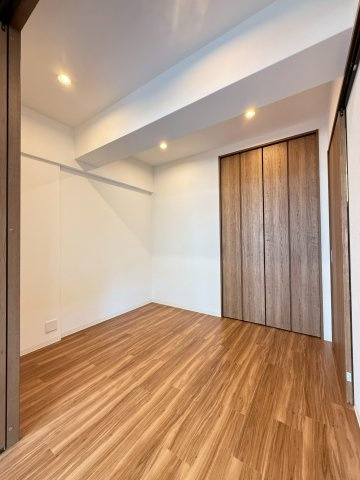 フクダ不動産八木駅前マンションの洋室|クローゼット付き洋室4帖