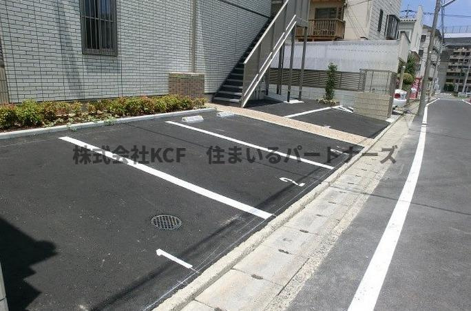 ハウスワン セルフの駐車場|駐車場があるので、車を買う予定の方も安心です