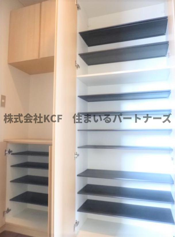 ハウスワン セルフの玄関|収納もある玄関です
