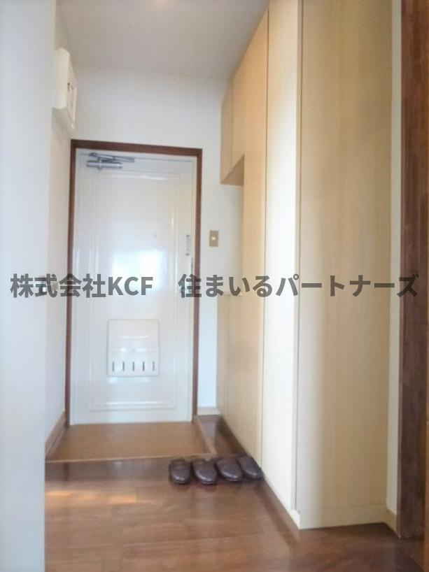 ハウスワン セルフの玄関|明るい玄関です