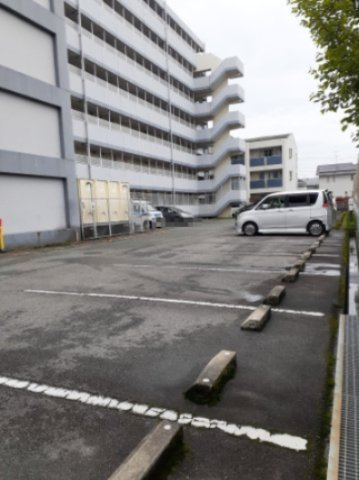 ヴォルフスガルデン熊本南Ｂ棟の駐車場