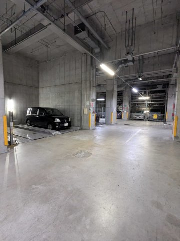 グラン・エステ川崎ツインタワー弐番館の駐車場