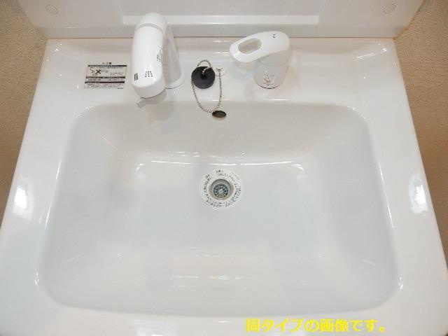 バルーム　１０の洗面所|独立洗面台です。